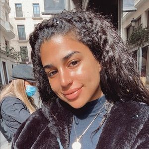 Meet your Posher, Elizabeth